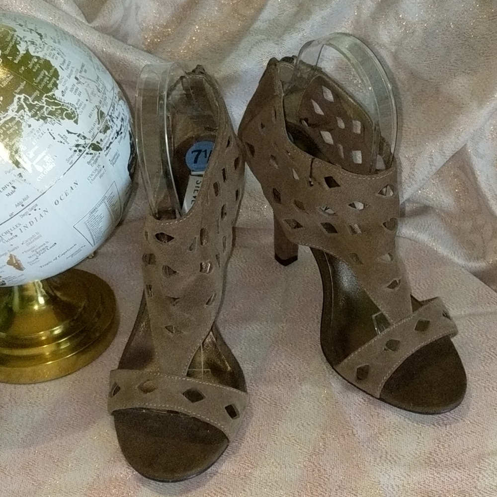Suede Leather Sandal Heel Pristine Condition